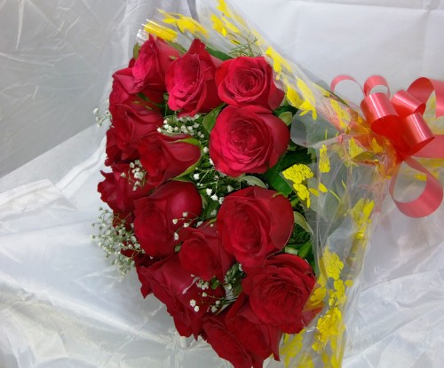 20 red roses bunch by  mobile flower pune florist in pune cake maker in pune